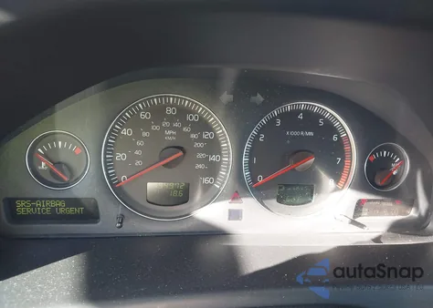 2004 Volvo V70 2.5T z USA, uszkodzony, nr VIN YV1SW59V042444003